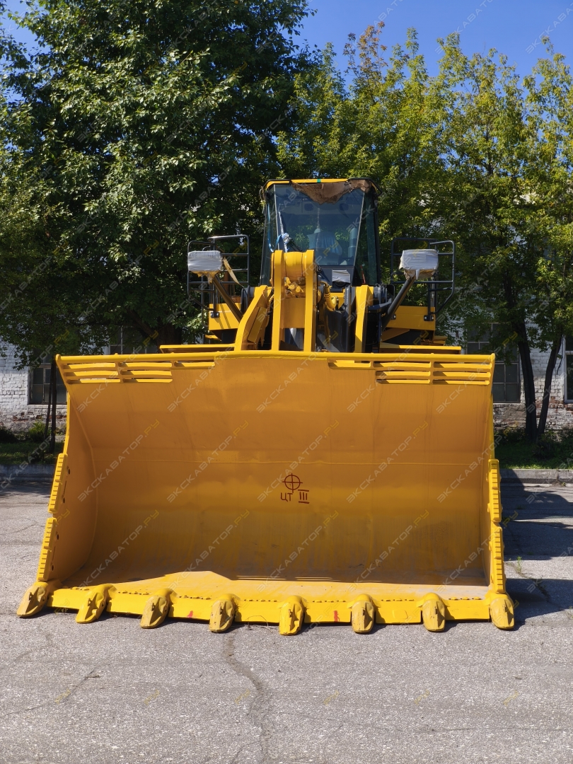 Komatsu WA600-8 [1]