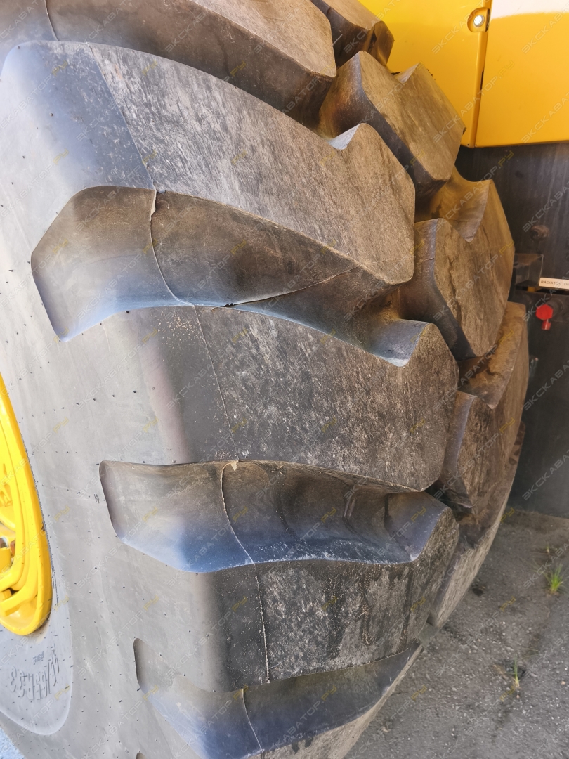 Komatsu WA600-8 [9]
