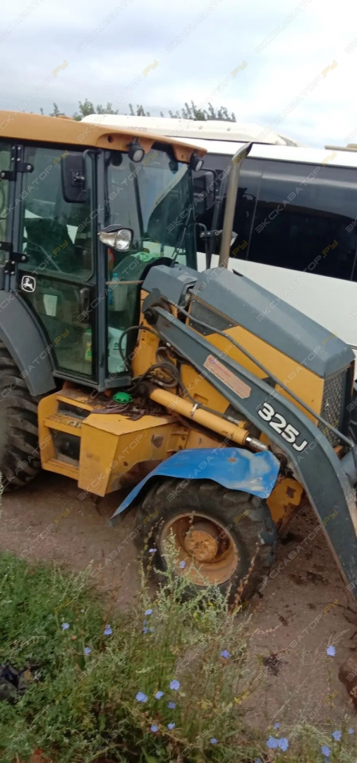 John Deere 325J [3]