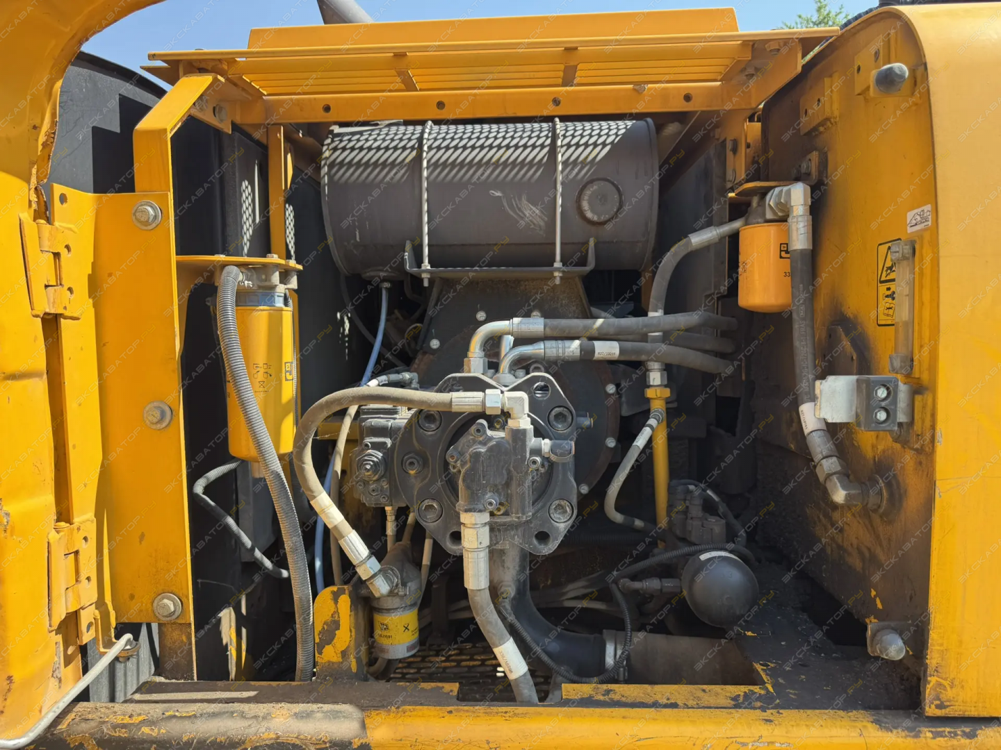 JCB JS 205NLC [9]
