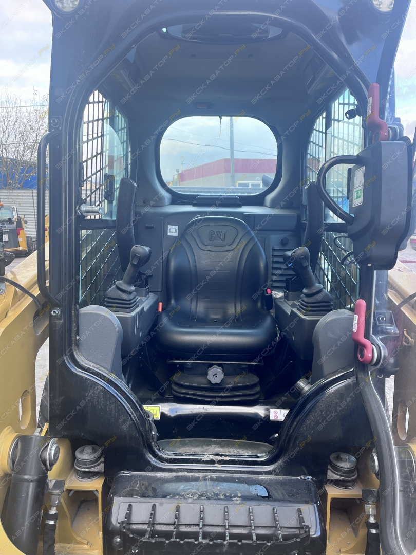 Caterpillar 232D [9]
