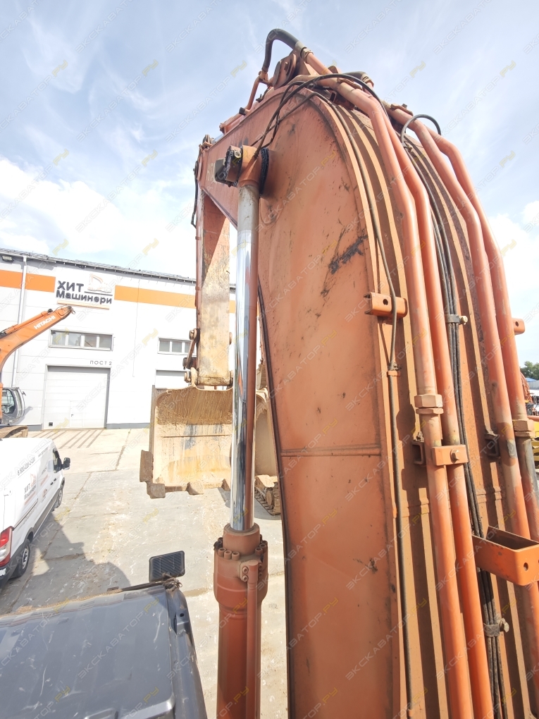 Hitachi ZX330-5A [8]