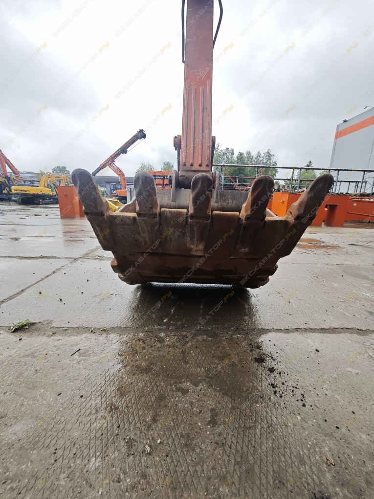 Hitachi ZX330-5A [12]