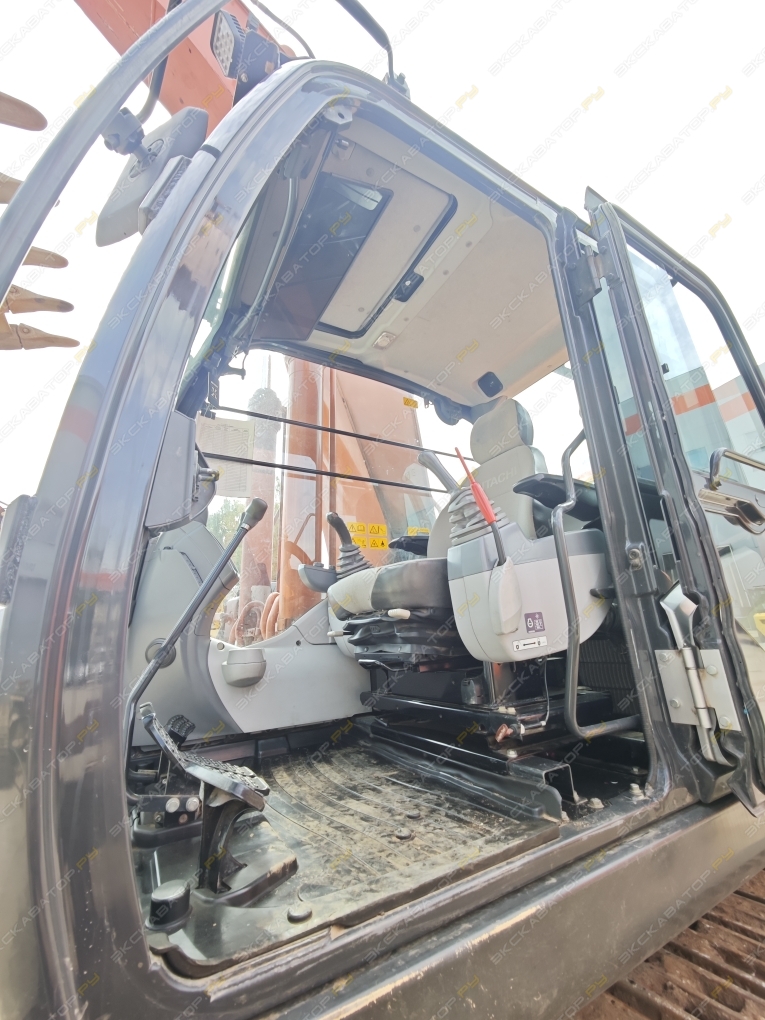 Hitachi ZX330-5G [5]