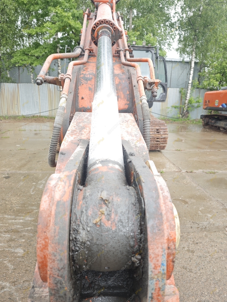 Hitachi ZX330-5A [14]