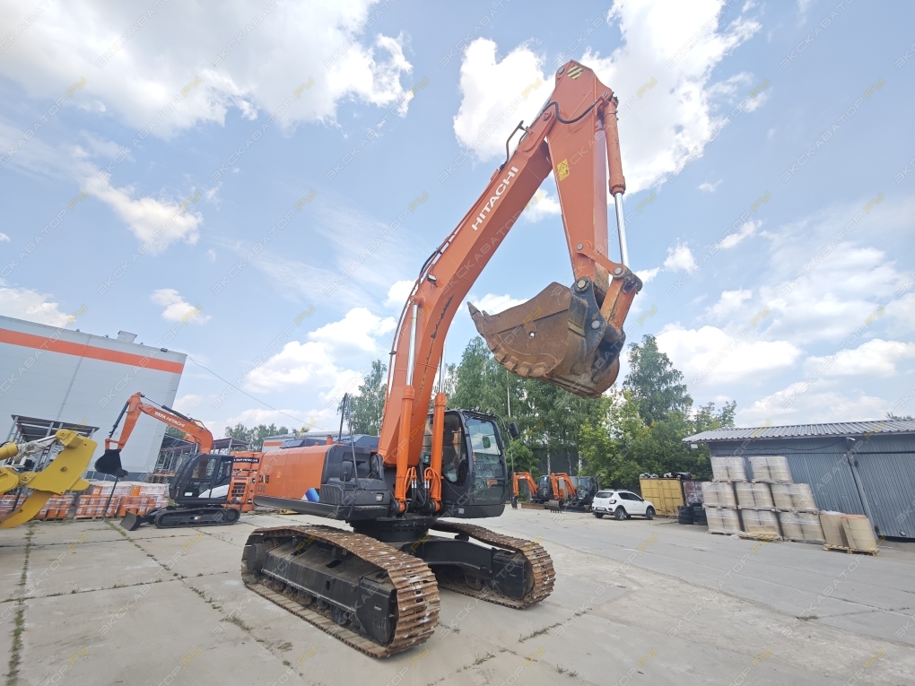Hitachi ZX330-5A [1]