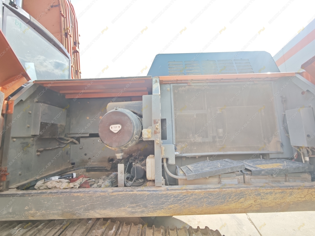 Hitachi ZX330-5A [7]