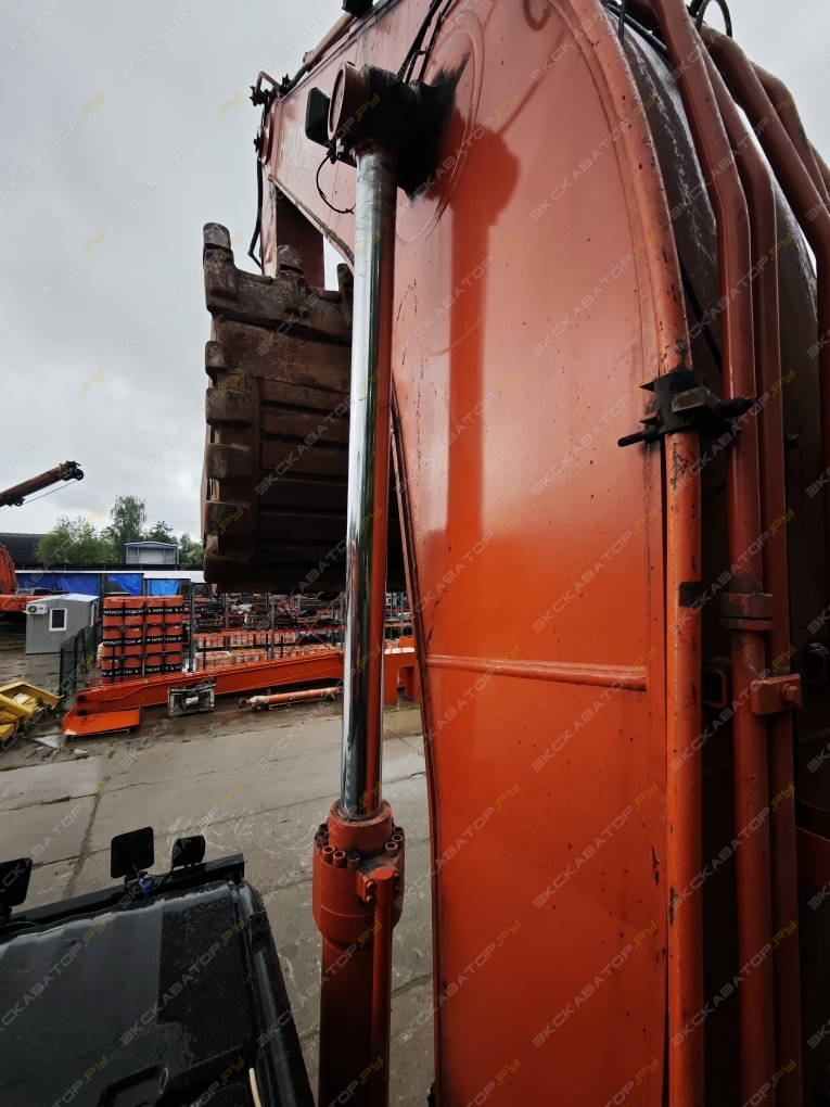 Hitachi ZX330-5A [13]