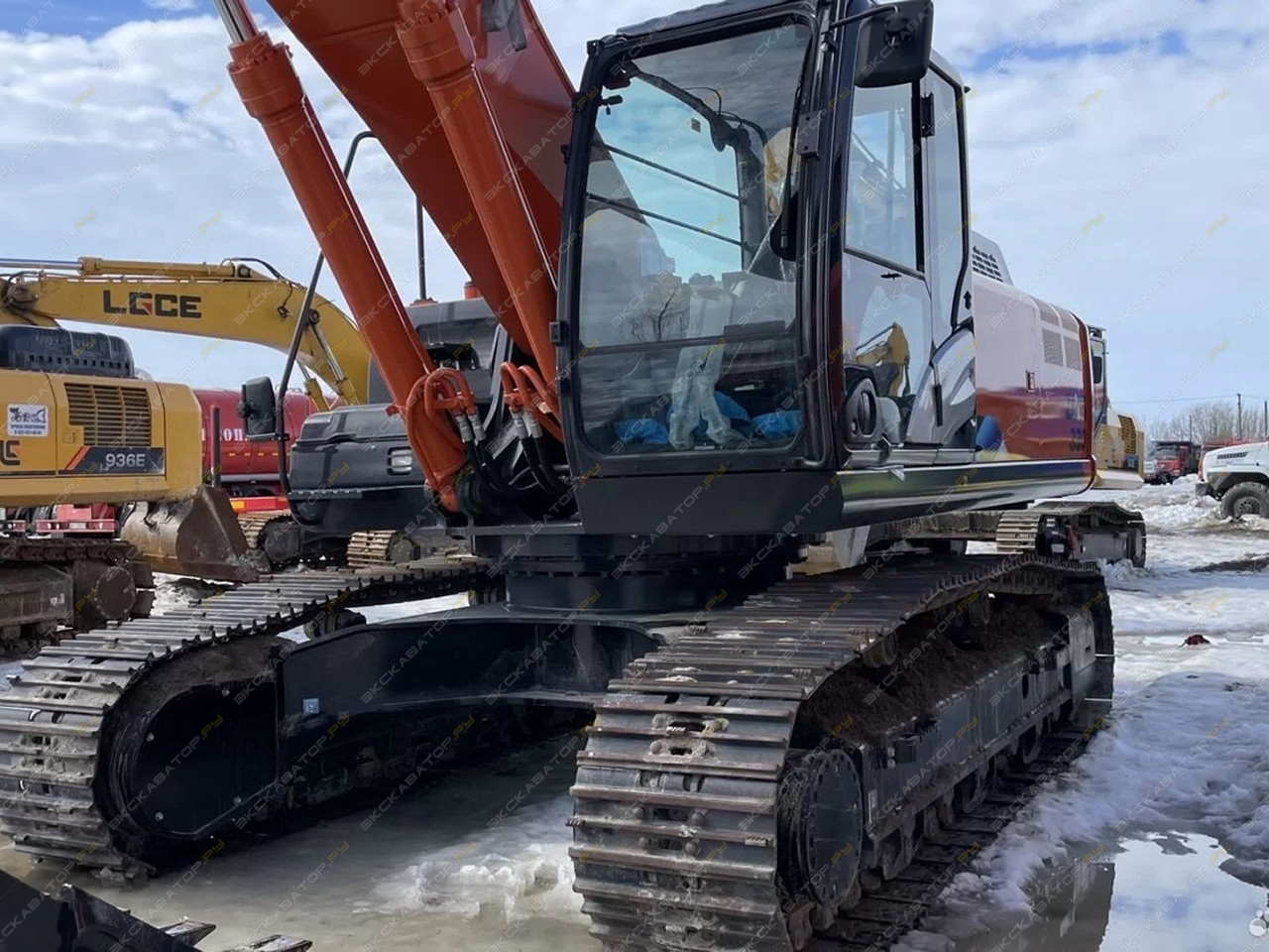 Hitachi ZX330-5A [1]