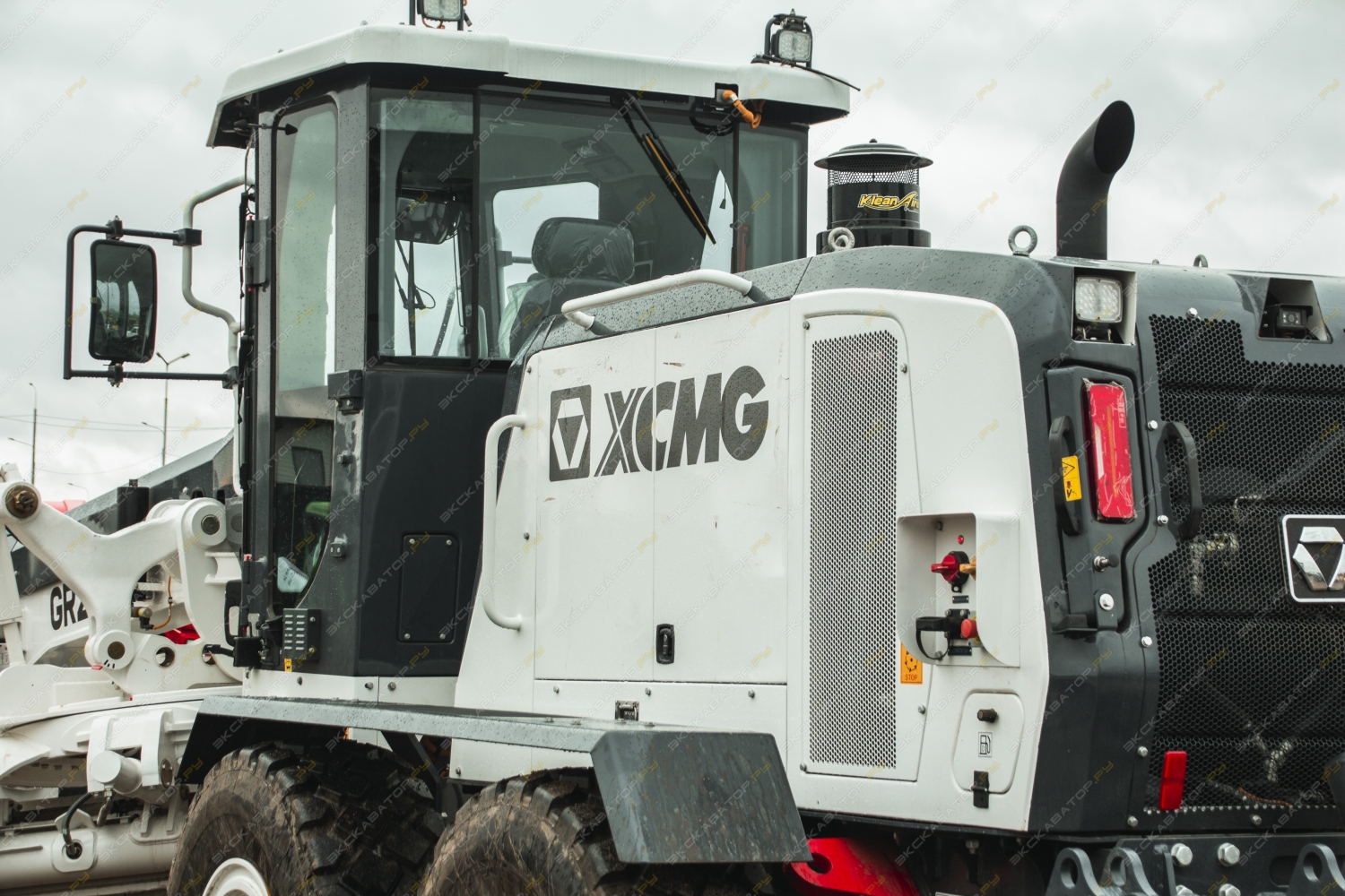 XCMG GR256 [11]