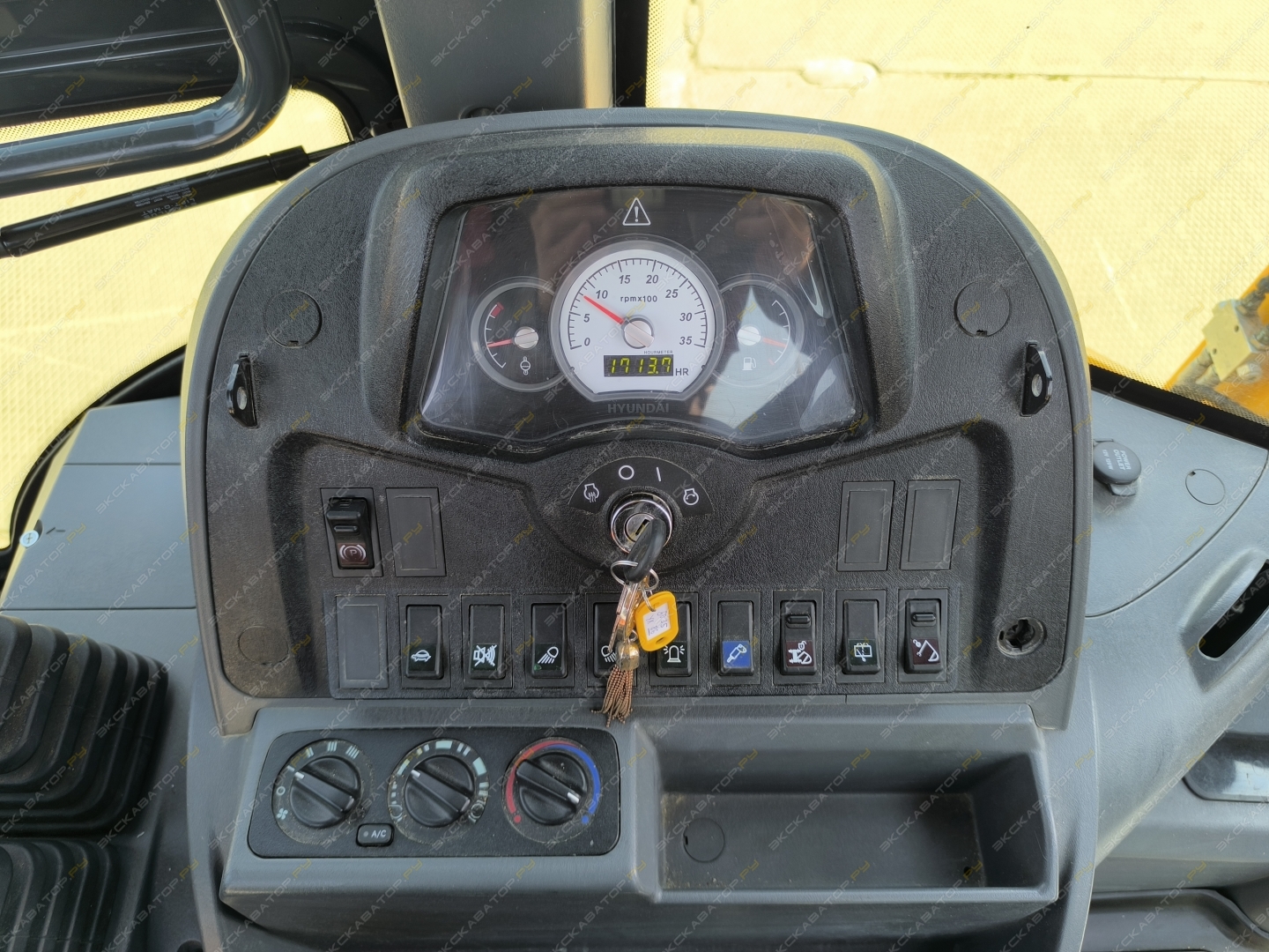 Hyundai H940S [18]