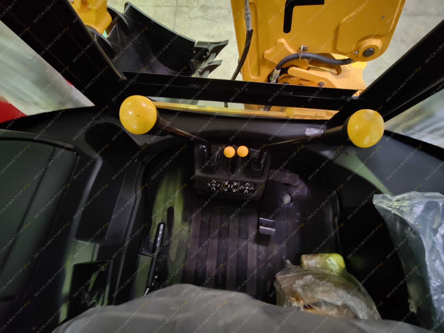 Terex TLB825 [5]