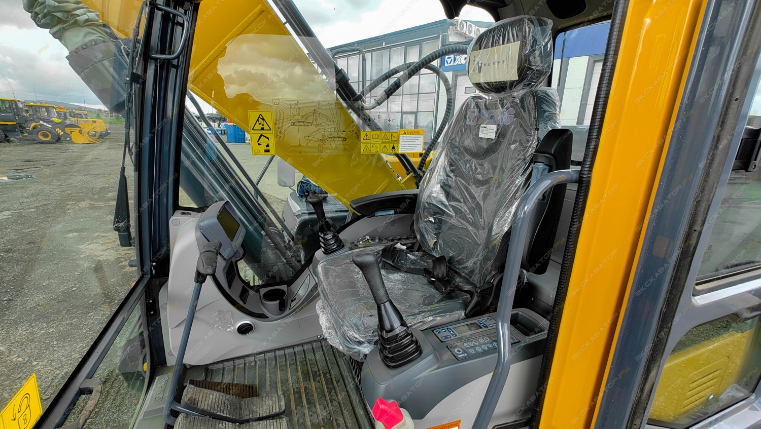 XCMG XE215C [8]