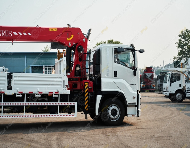 Isuzu Giga [13]