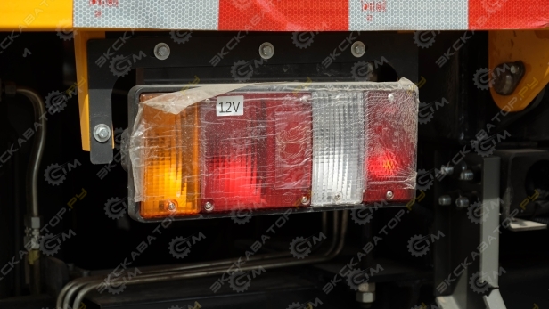 Isuzu Elf [19]