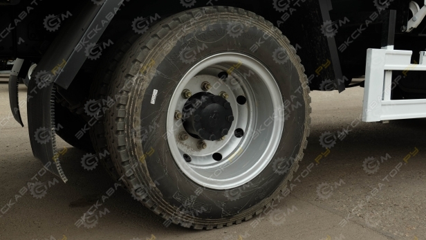 Isuzu Elf [9]