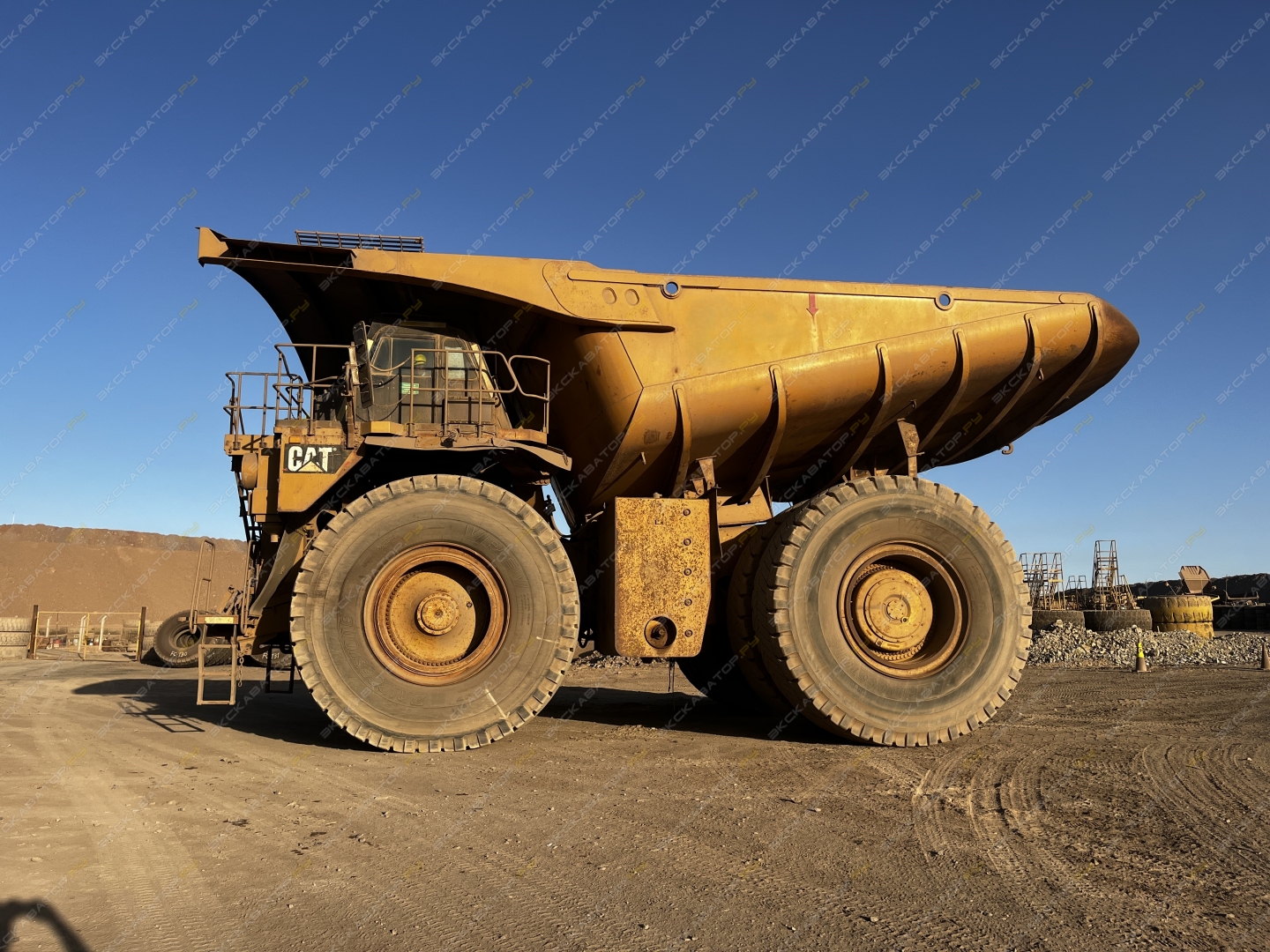 Caterpillar 793D [15]