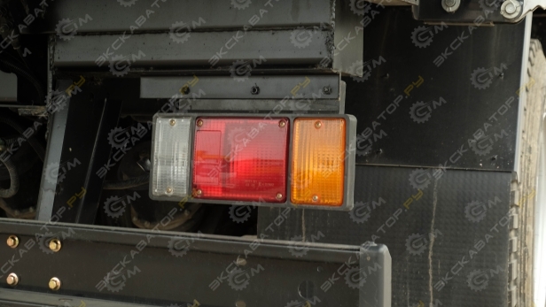 Isuzu Elf [8]
