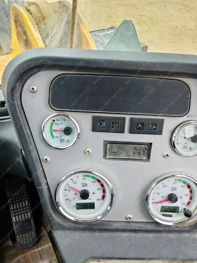 JCB 422 ZX [9]