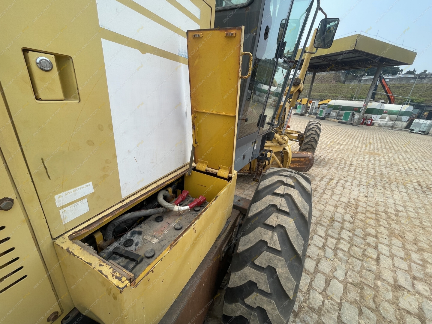 Komatsu GD555-3C [8]