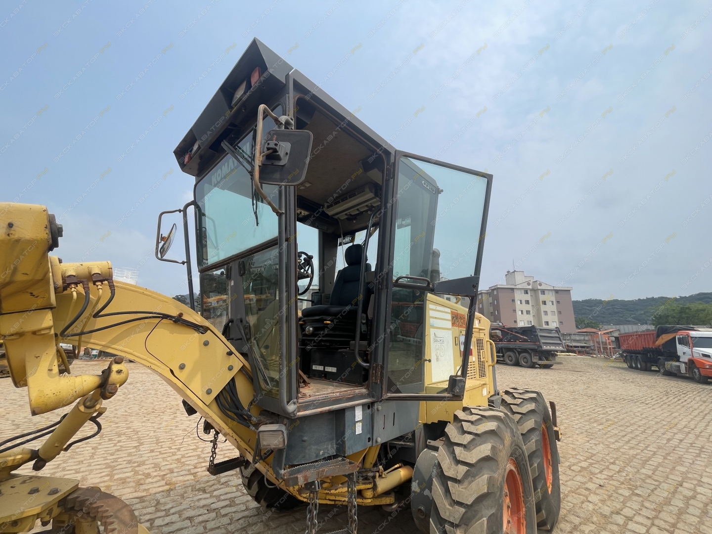 Komatsu GD555-3C [14]