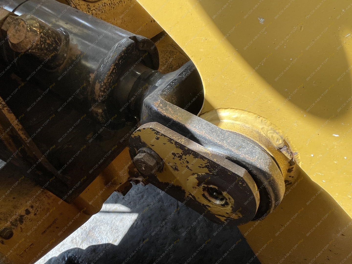 Caterpillar 950L [9]