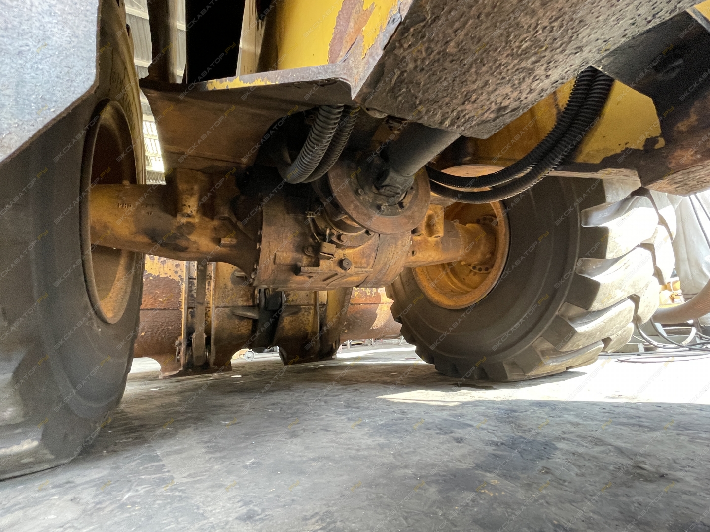 Caterpillar 950L [15]