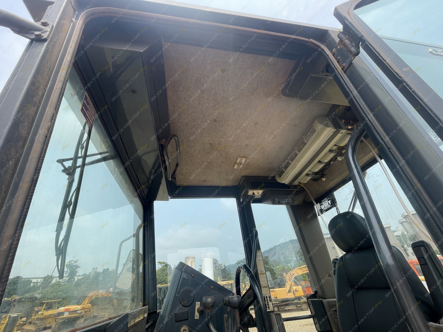 Komatsu GD555-3C [12]