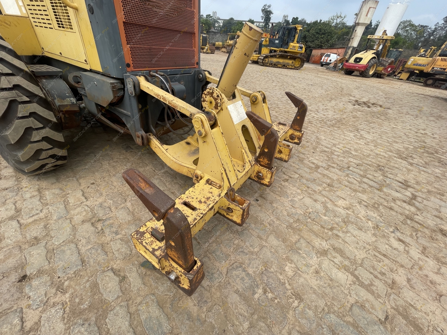 Komatsu GD555-3C [1]