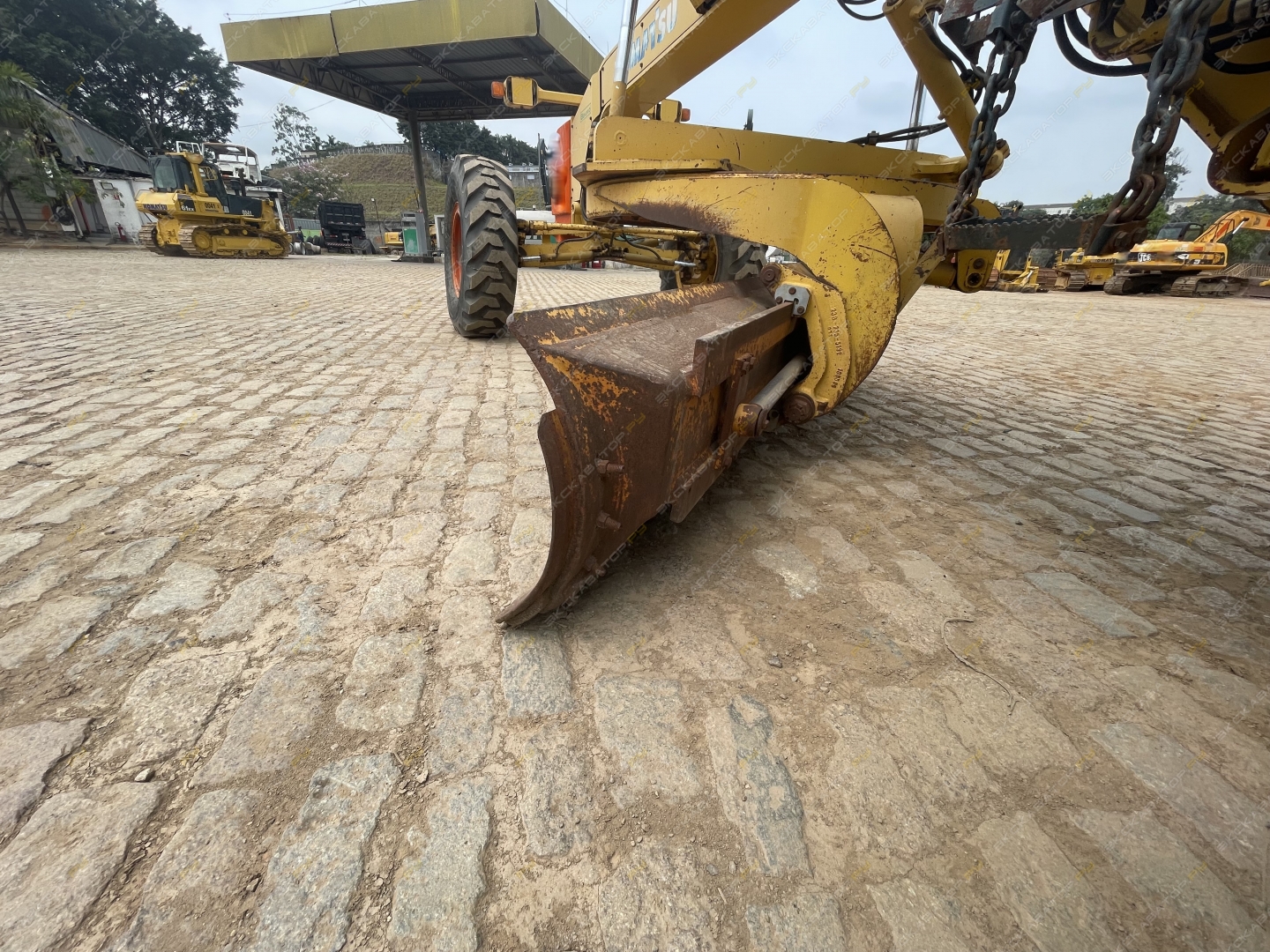 Komatsu GD555-3C [3]