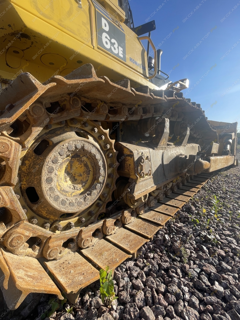 Komatsu D63E-12 [9]