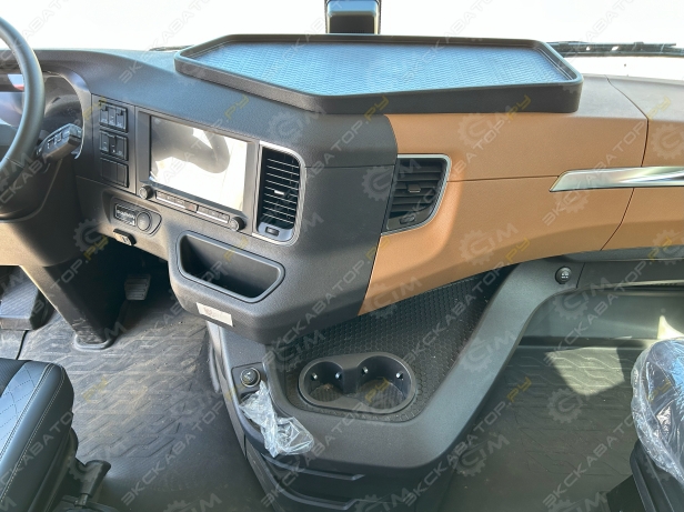 Shacman SX4188YY381 [7]