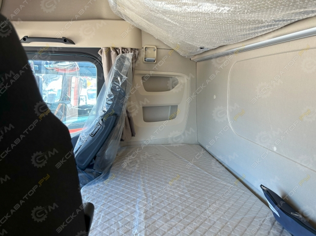 Shacman SX4188YY381 [6]