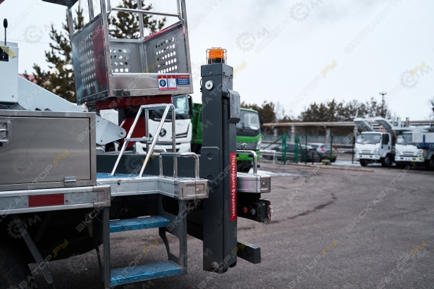 Isuzu Elf [9]