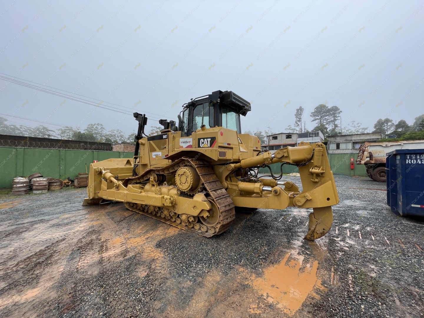 Caterpillar D8T [11]
