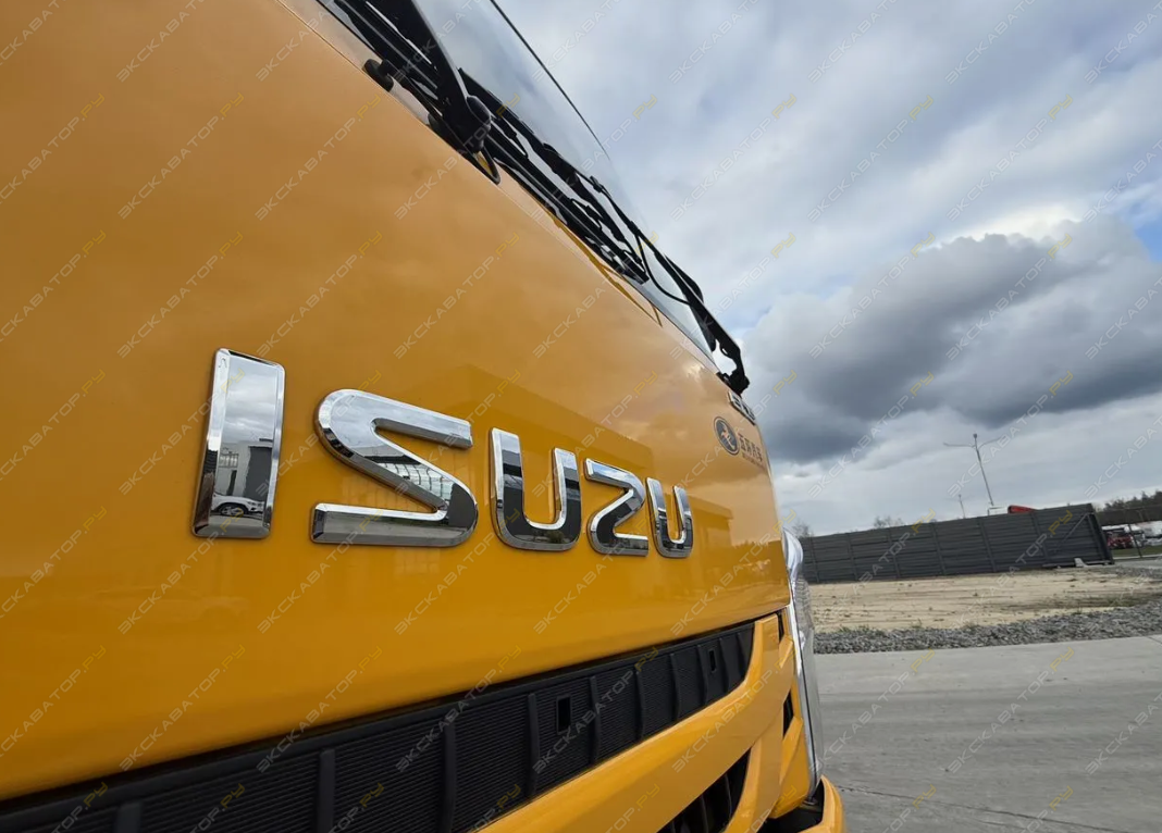 Isuzu Elf [17]