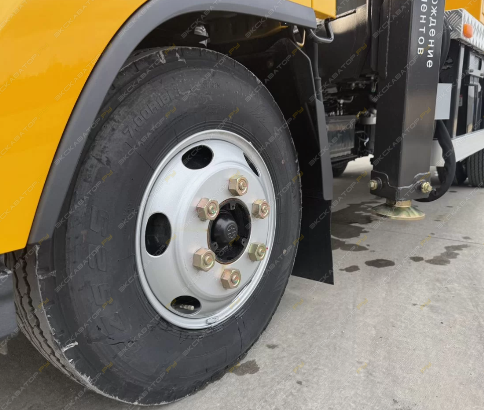 Isuzu Elf [16]