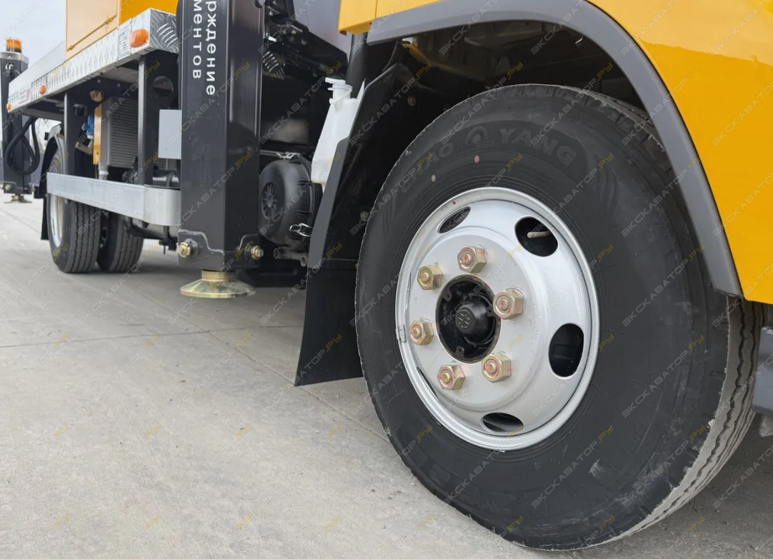 Isuzu Elf [15]