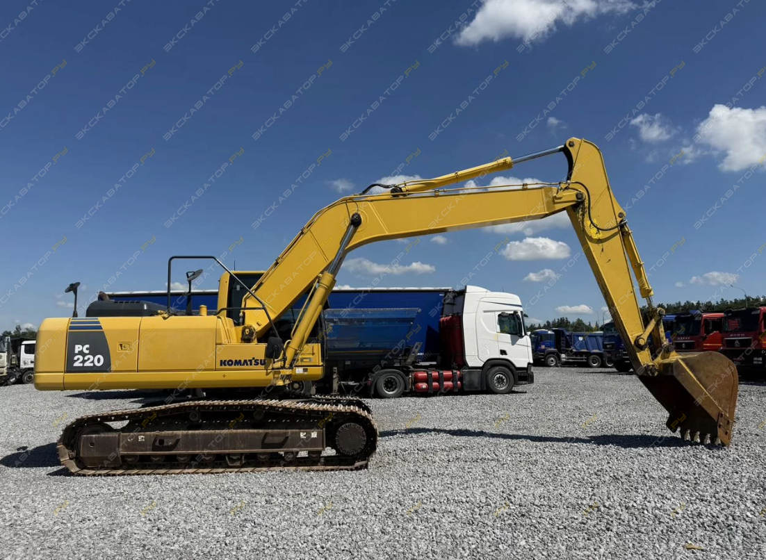 Komatsu PC220 [0]