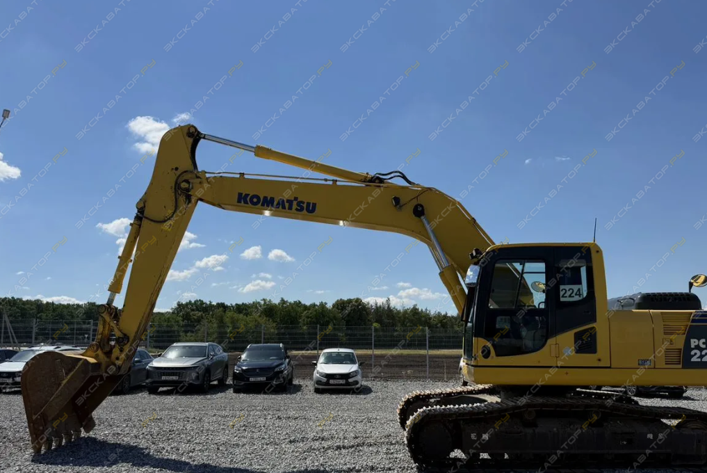 Komatsu PC220 [2]