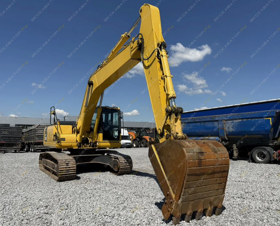 Komatsu PC220 [5]
