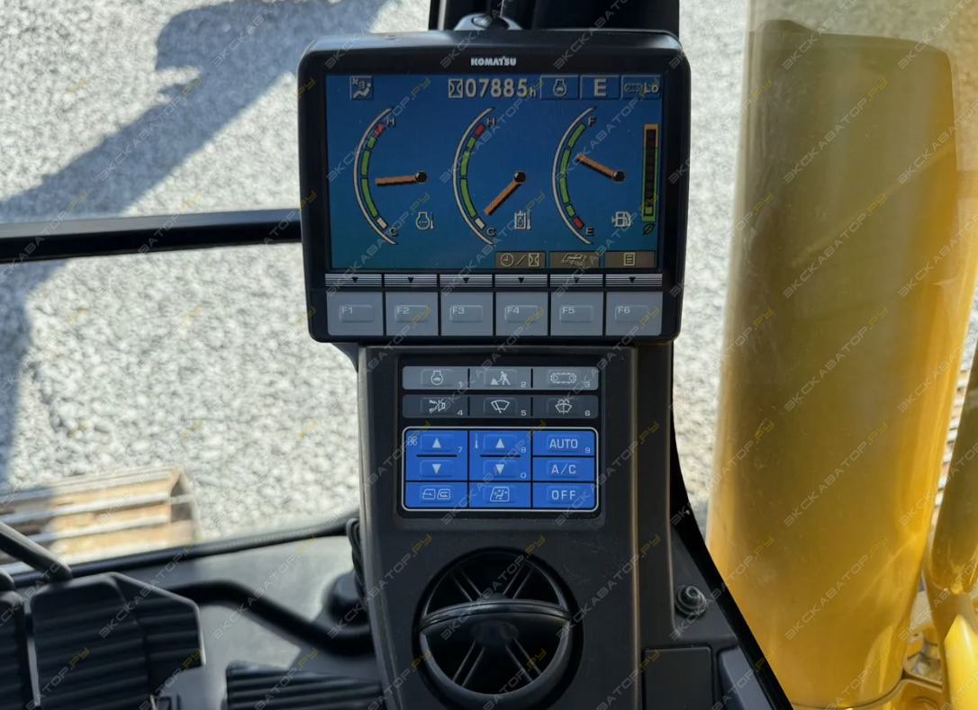 Komatsu PC220 [13]