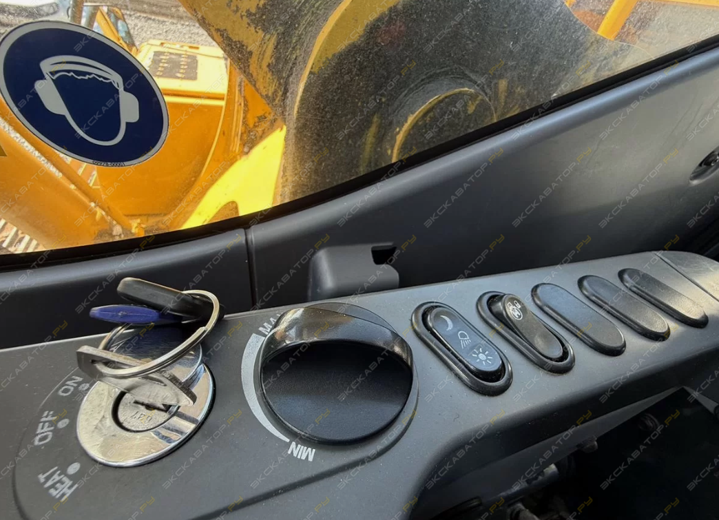 Komatsu PC220 [14]