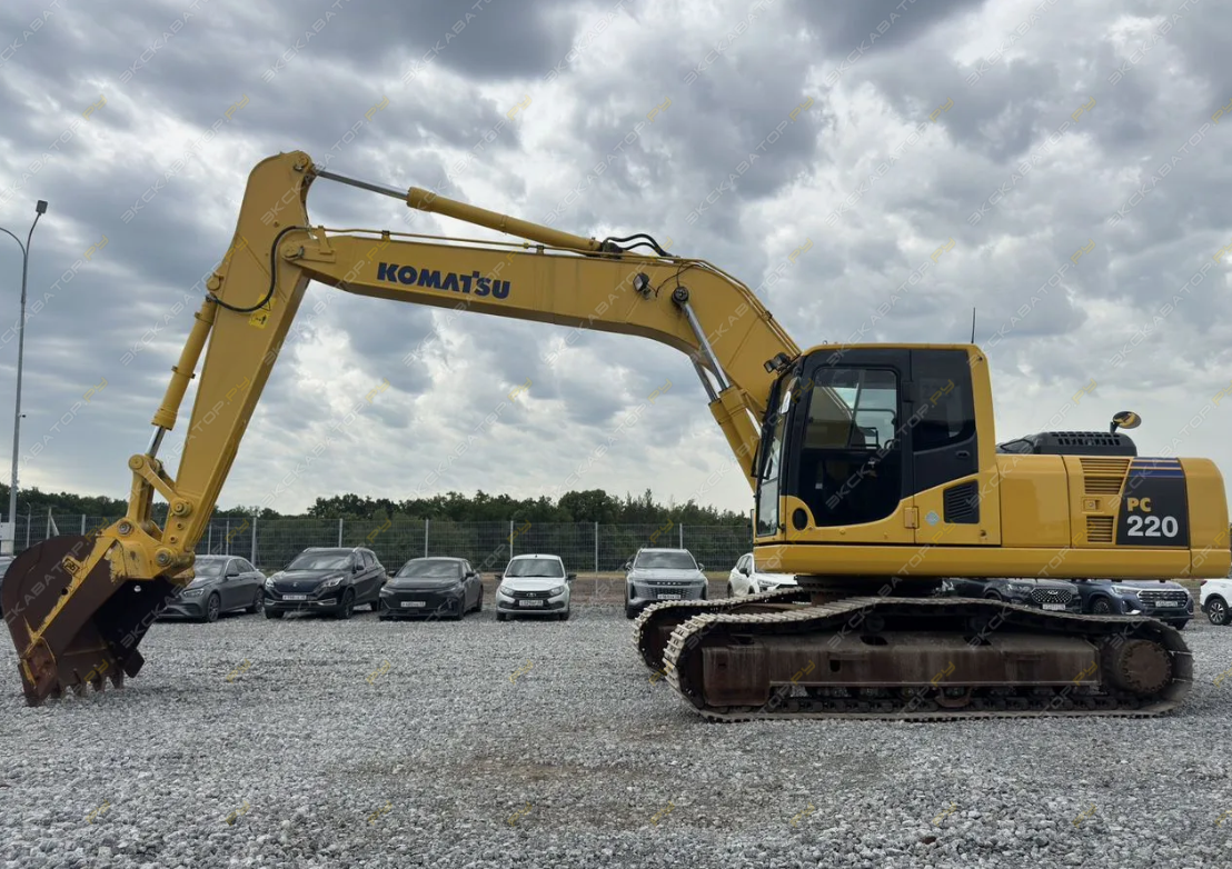 Komatsu PC220-8 [5]