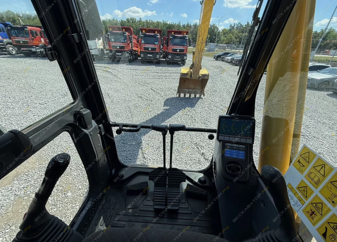Komatsu PC220 [16]