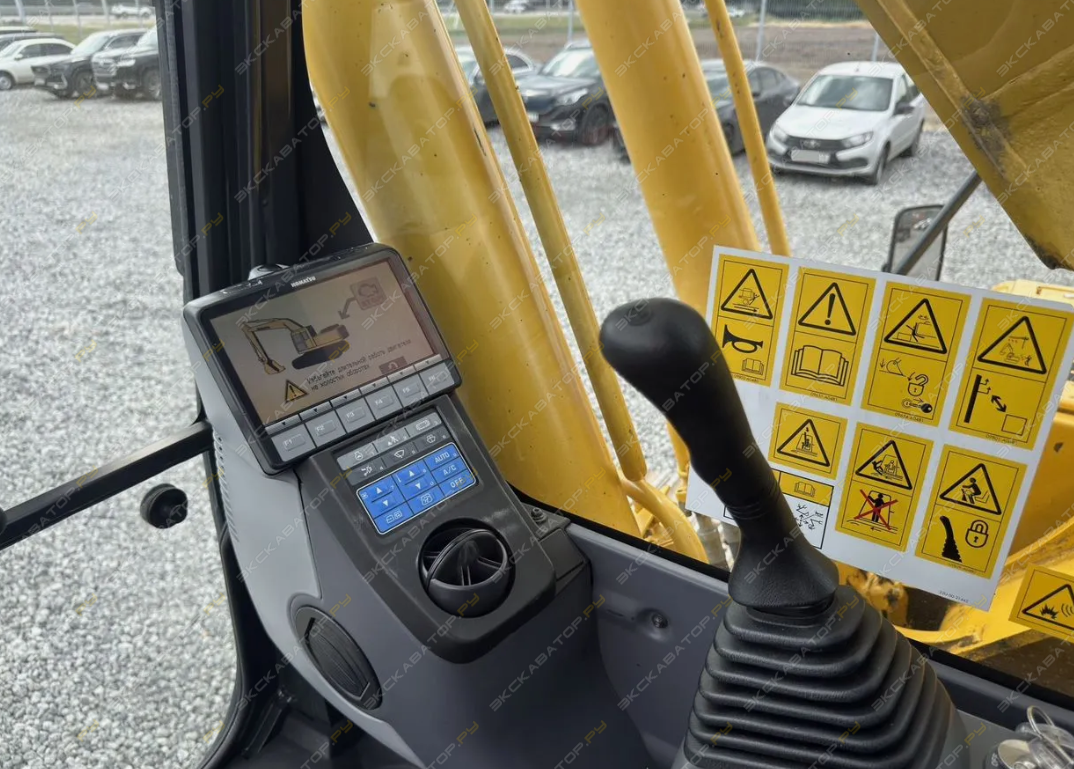 Komatsu PC220-8 [14]