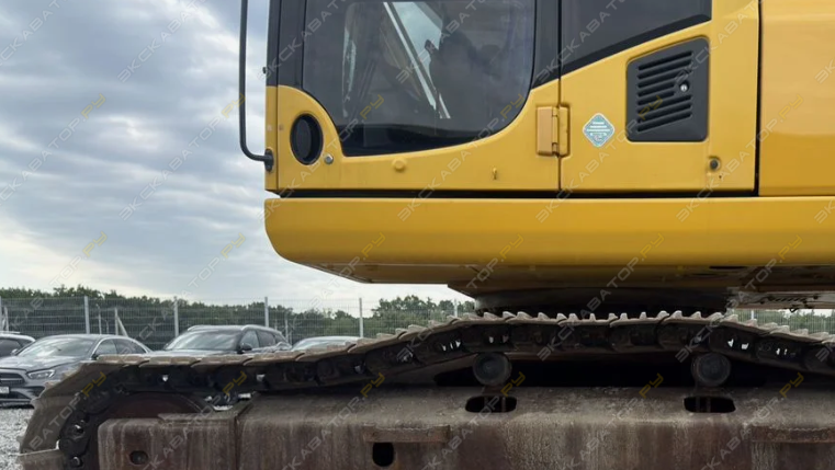 Komatsu PC220-8 [9]