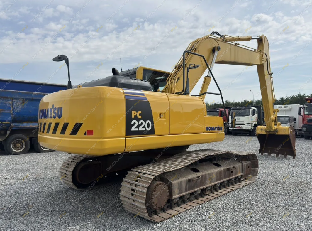 Komatsu PC220-8 [2]