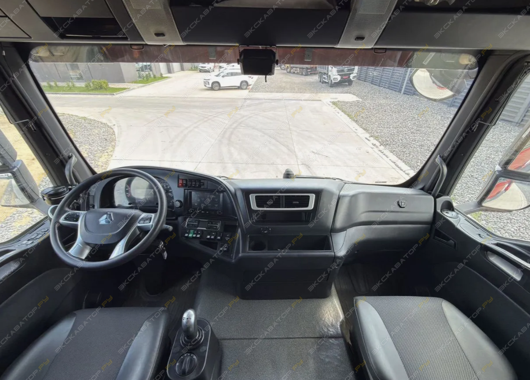 Sitrak C7H 8x4 [18]
