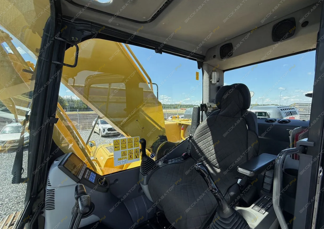 Komatsu PC220 [12]